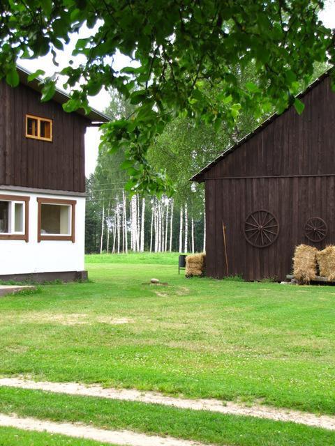 Brivdienu Maja Melderi Guest House Ape Exterior photo